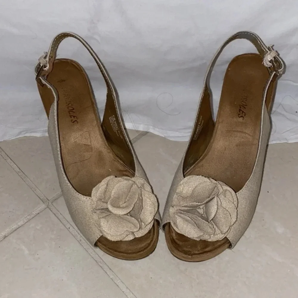 Aerosoles‎ flower espadrille heel